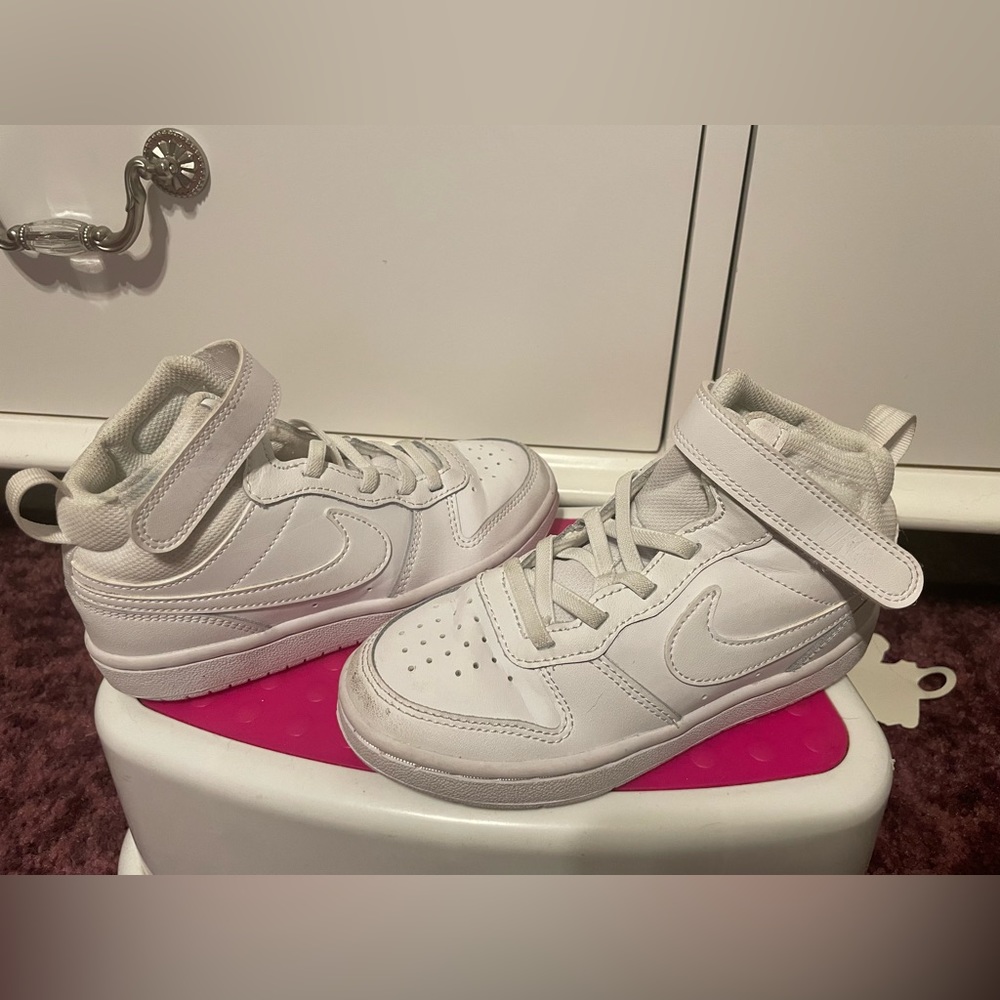 Kids size 13C Nike shoes